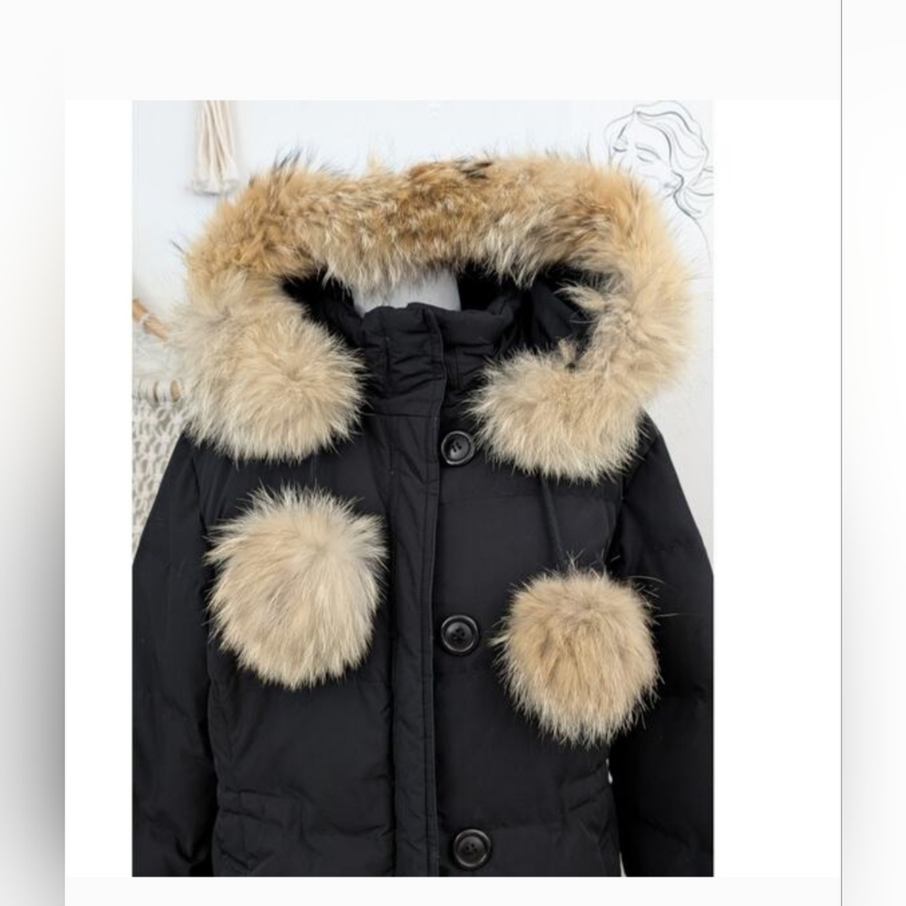Gallery down filled puffer coat with coyote fur - Picture 2 of 11